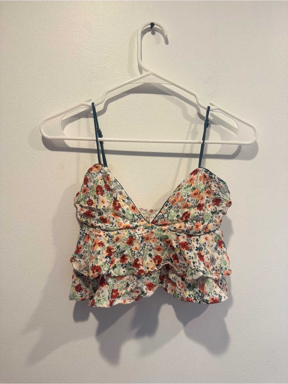 Dress Forum Aritzia Floral Ruffle V-Neck Crop Top